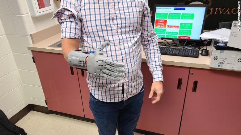 L’innovazione buona: stampare in 3D protesi e farlo a scuola