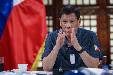 Il Presidente delle Filippine a Facebook: se non ci sei d’aiuto, dobbiamo parlare